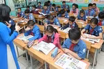 Kiểm tra miệng, cái roi lùa học sinh đến lớp học thêm