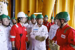 Chủ tịch nước thăm, chúc Tết người lao động làm việc tại giàn khoan trên biển
