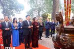 Chủ tịch nước cùng đại biểu kiều bào dâng hương tại Hoàng thành Thăng Long