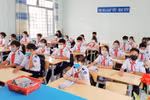 Đi học trở lại thầy cô mong giảm hội thi-sổ sách, phụ huynh trông giảm thu tiền