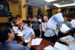 Lệnh cấp trên thì phải chấp hành, chứ nhìn đống hồ sơ phải khai mà khiếp hãi