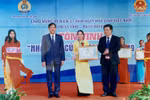 Ra Hà Nội, được giao lưu mới thấy nhiều thầy cô giáo còn khổ quá...