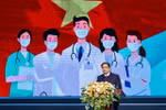 Khẩn trương ban hành chính sách đặc thù với nhân viên y tế