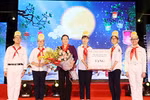 Chủ tịch Quốc hội Nguyễn Thị Kim Ngân dự Đêm hội Trăng rằm với thiếu nhi Hà Nội