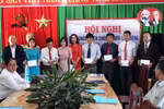 Thầy giáo Trần Sỹ Nguyên vừa dạy vừa học từ học trò