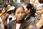 Chuyện động trời ở Hà Nội: Dân phá nhà ủy ban xã do nghi bị ép cung?