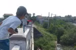Nghệ An: Phát hiện xác thiếu nữ đang phân hủy trôi trên sông