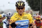 Lance Armstrong đầu hàng án tước 7 chức vô địch Toure de France