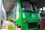 Xem mẫu tàu điện trên cao, dân chê xấu và sợ kém an toàn