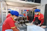 Đầu tư hàng tỷ đồng xây dựng bếp ăn bán trú rồi doanh nghiệp được "tận dụng"