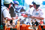 Sinh viên hóa thân vào các tiểu phẩm tuyên truyền Luật Giao thông đường bộ