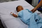 Bé sơ sinh ngộ độc nicotin vì bị mẹ tẩy lông tơ