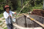 Gặp hộ dân sống cùng... người chết: "Cứ ra khỏi nghĩa địa là mừng"