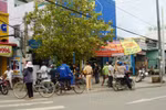 Clip: Va chạm xe, đánh hội đồng tài xế, văng tục với đám đông