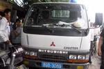 200 người "quây" 3 cảnh sát giao thông