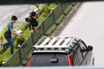 Ảnh: Những pha vượt rào chắn 'giỡn mặt tử thần' ở Hà Nội