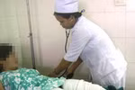 “Luộc” chỗ kín của vợ bằng dầu đun sôi