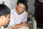 Ông giáo giăng 70 nghìn "bẫy tình" bé gái 12 tuổi