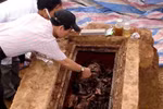 Phá mộ, bẻ cong xác ướp nhét cho vừa tiểu sành