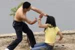 Đánh chết người yêu vì tụ tập chơi “hàng đá”