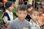 "Ba đã nhường quà sinh nhật của con cho trẻ Suối Giàng"