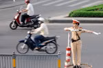 TP.HCM: “Bóng hồng” xuống phố điều tiết giao thông