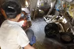 Cậu bé lớp 11 chật vật nuôi bốn người ốm bệnh