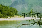 Nữ sinh tự sinh con rồi thả trôi sông