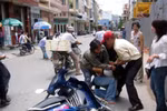 Hà Nội: "Điều" du khách lên xe SH để cướp tài sản