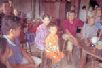 Bị phát hiện, “mẹ mìn“ giả điên thoát y giữa chợ