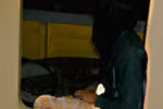 Chồng say rượu, vợ bị bạn nhậu cưỡng bức suốt đêm tại nhà