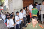 Chen nhau làm hộ chiếu vì tin đồn thất thiệt
