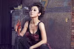Hình ảnh cực lạ: Jennifer Phạm trong... xưởng cơ khí
