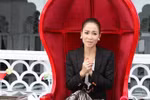 Thu Minh như bà hoàng giúp 'chiến binh' tập luyện trong lâu đài trắng