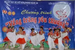 "Vầng trăng yêu thương" đến với trẻ em nghèo miền núi Nghệ An