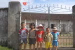Hơn 50 học sinh thất học 1 năm vì phụ huynh phản đối sáp nhập trường