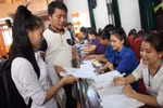 Nữ sinh viên bị bố bỏ rơi không có tiền đi học đã nhập trường