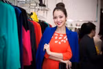 'Gái 2 con' Jennifer Phạm trổ tài catwalk