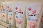 Unilever rút quảng cáo làm trắng da, xin lỗi người dân 