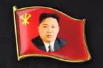 Dân Triều Tiên bắt đầu đeo huy hiệu hình Kim Jong-un
