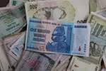 Zimbabwe đổi tiền: 35 nghìn triệu triệu đô la Zimbabwe đổi được 1 USD