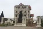 Chiêm ngưỡng cơ ngơi "khủng" xây dựng không phép, "mọc" trên đất lấn chiếm