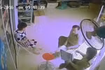 [CLIP]: Cán bộ Quản lý thị trường Hà Nội nhận vật giống tiền của doanh nghiệp
