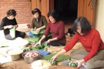 Gia đình Đại tướng Võ Nguyên Giáp gói bánh chưng tại Vũng Chùa - Đảo Yến 