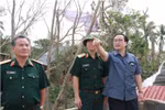 Phó Thủ tướng Hoàng Trung Hải tới hiện trường vụ nổ kho pháo hoa