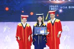 Tân cử nhân bị câm điếc và tấm lòng đáng ngưỡng mộ của người cha