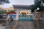 Hạ 1 bậc thi đua Hiệu trưởng THCS Phú Long để con làm lộ đề thi kiểm tra học kỳ 
