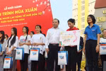 Lần đầu tiên ĐHQG TPHCM tổ chức “Hành trình mùa xuân” đưa 225 SV về quê đón Tết