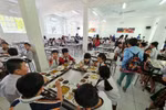 Làm thế nào để phụ huynh có thể giám sát bữa ăn bán trú của học sinh?