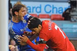 Liverpool 'hổ thẹn' vì Suarez: 'Kẻ ăn thịt người' sẽ bị bán?